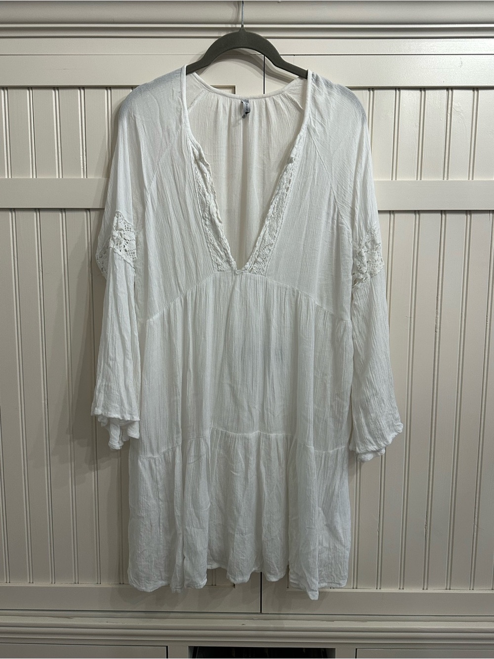 Raviya White V-Neck Gauze Tunic with Lace Trim Size M